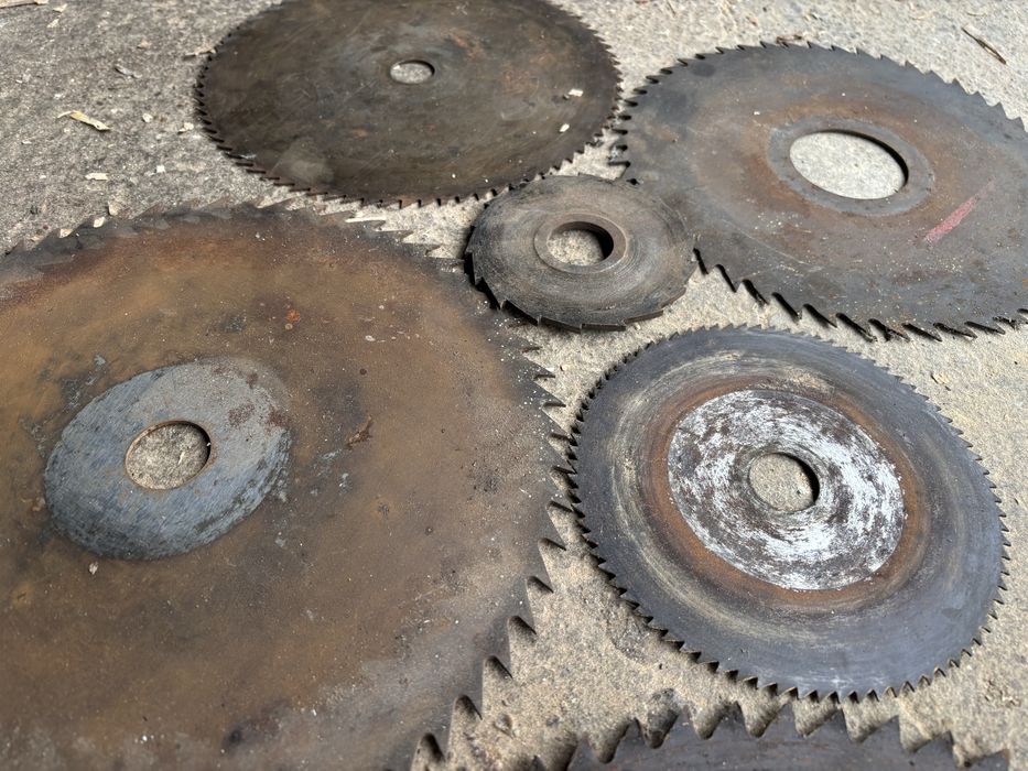 Циркулярни дискове за дърво ,ножове за абрихт,чук 5кг, дърв. стяга