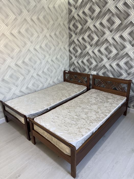 кровать с матрасом