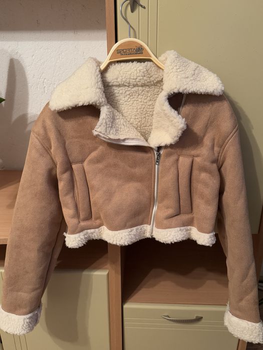 Преходно кафяво яке