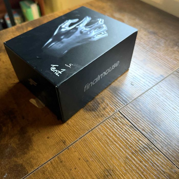 Finalmouse Starlight Pro TenZ Small – Перфектния Коледен Подарък -отлично състояние, с кутия