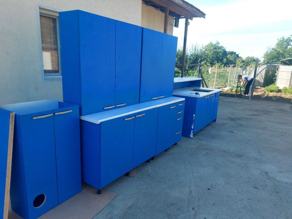 Кухня с барплот синя