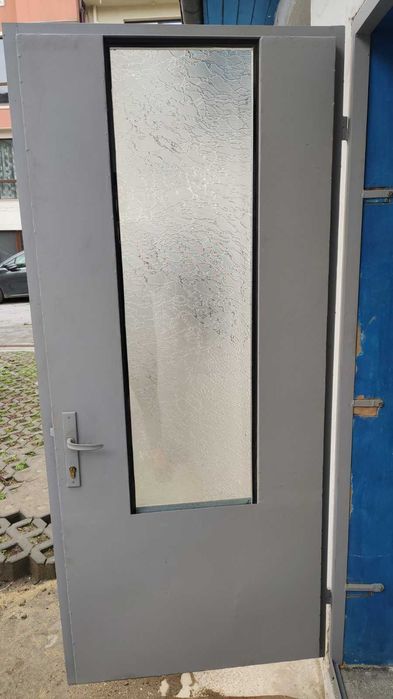 Продавам нова, двупластова метална врата изгодно