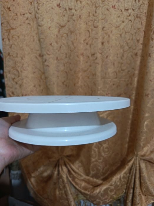 Вращающийся подставка для сборки и украшения тортов