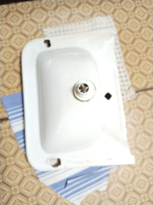 Раковина фаянсовая, белая б/у