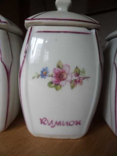 съдове за подправки