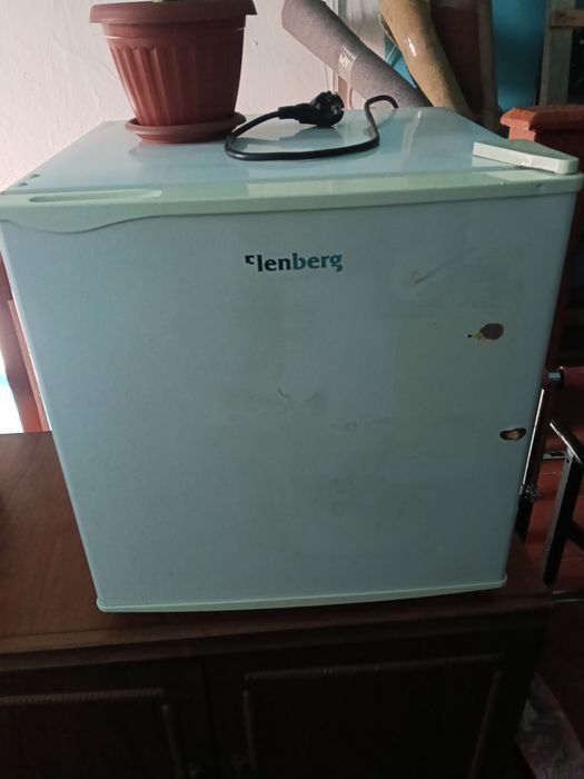 Мини холодильник Elenberg