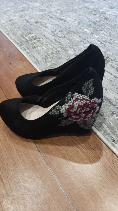 Продам женские туфли