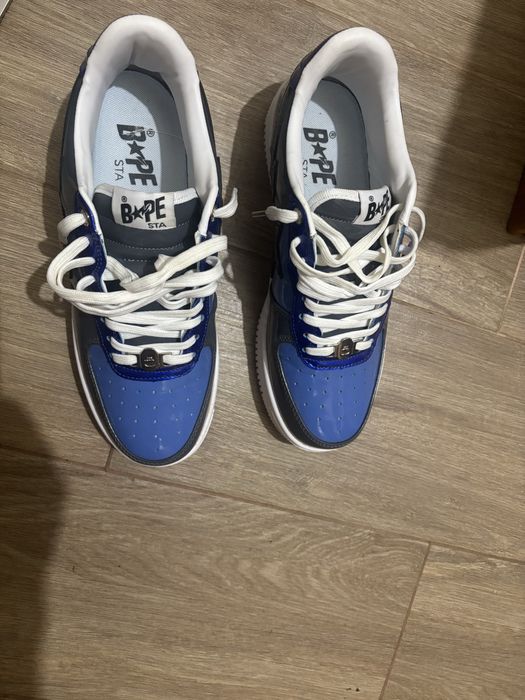 Adidasi bapesta fara cutie un fel fe air force 1