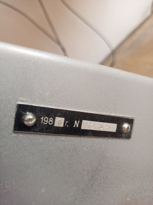 Aкумлиятир зарядник.