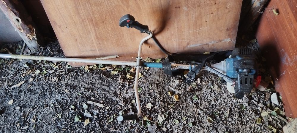 Продам бензопилу штиль и триммер Алтеко