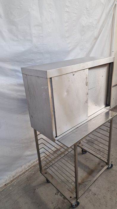 Немски шкаф за стена изцяло от неръждаема стомана