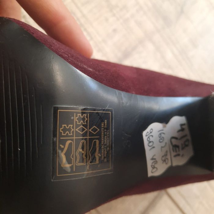 Pantofi din piele întoarsă cu toc gros