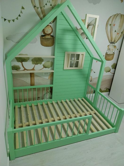 Pat casuta copii din lemn masiv – la comandă | Livrare în toată ța