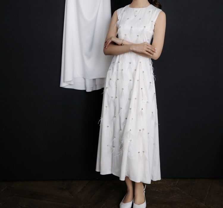 Платье с перьями под MALLI