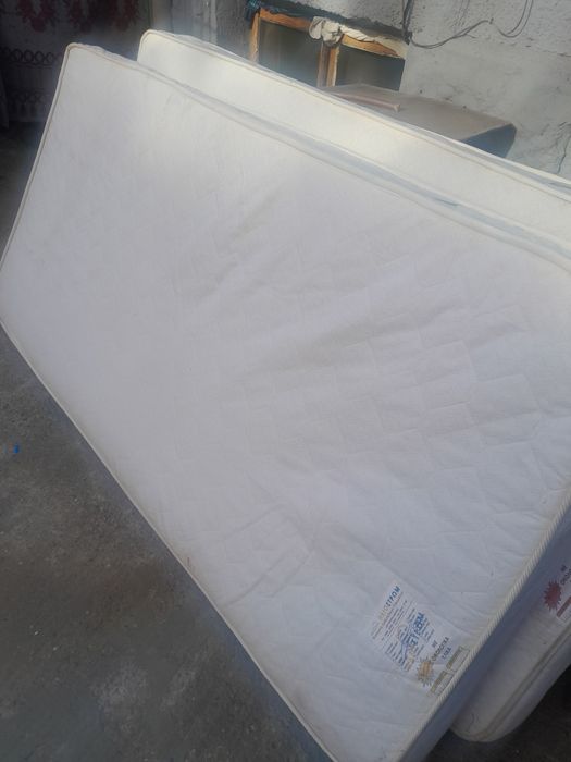 Матраци два в мн добро  състояние