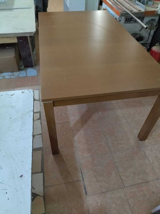 Стол раздвижной обеденный.