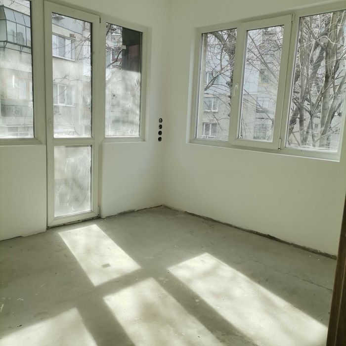 Продава се Тристаен апартамент в Варна, Зимно кино Тракия - 82 кв.м за 1933 €/кв.м - Снимка #6