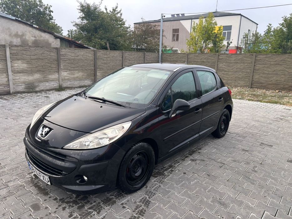 De vânzare merita văzut