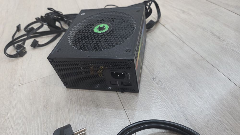 Продам блок питания Game Max 750 Pro RGB