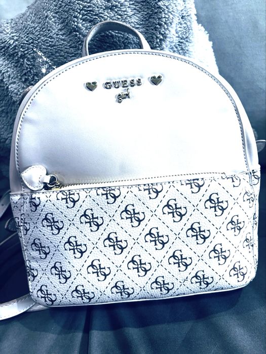 Кожена раница Guess girl