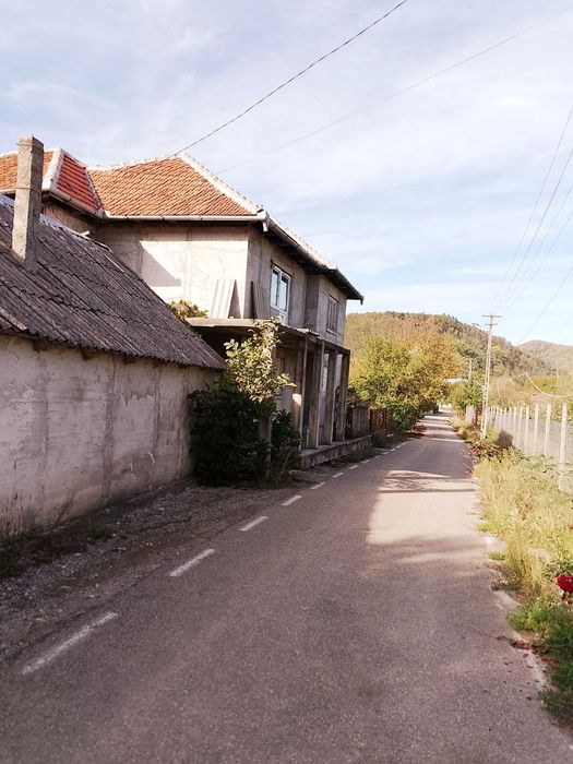 Casa mare de vanzare