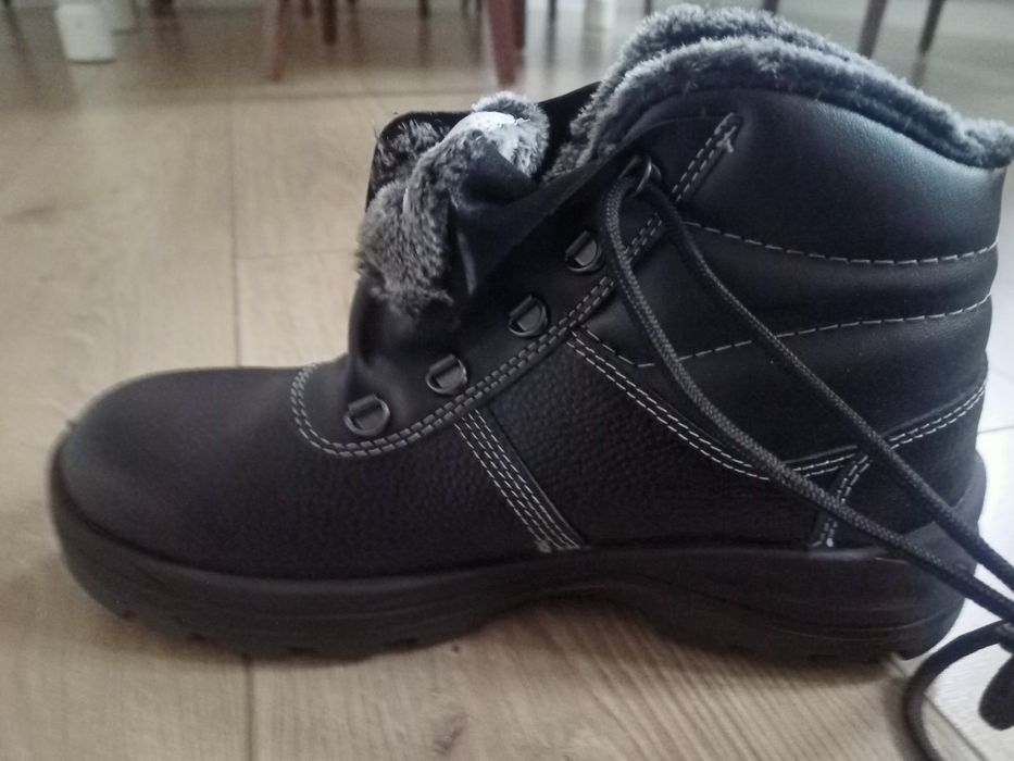 Продам спецботинки зимний