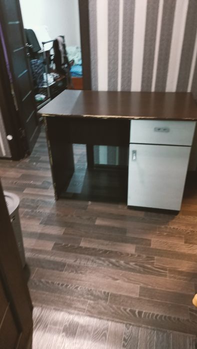 Продам письменный стол б/у