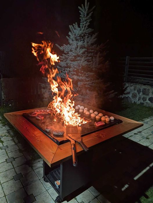 Gratar cu plita si blat de lemn