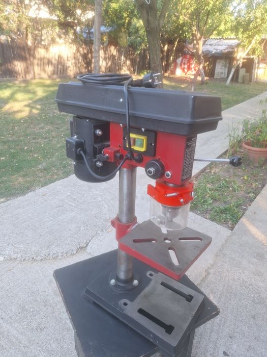 Vand doua mașina de găurit de banc Topcraft/Titan