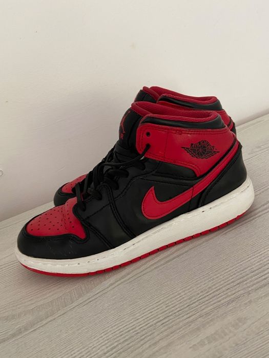 Adidasi Jordan 2 mid rosu