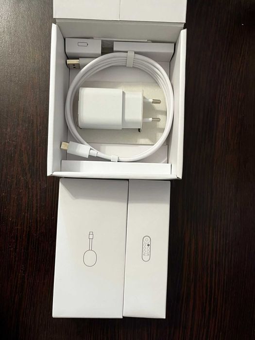 Google Chromecast with Google TV 4K, Full Box, în stare foarte bună, perfect funcțional