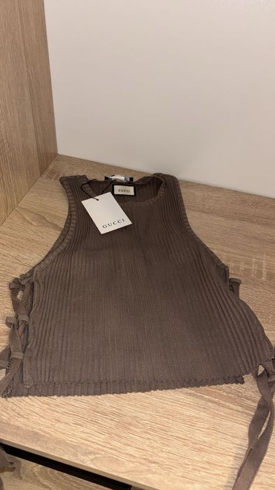 Top gucci maro legat pe parti