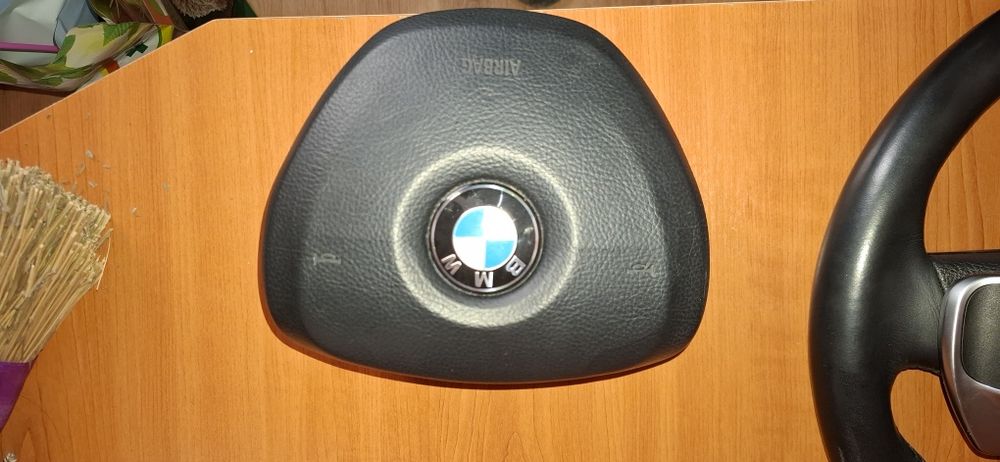volan sport bmw f10/f11,cu padele,distronic,vibratii,stare perfecta!