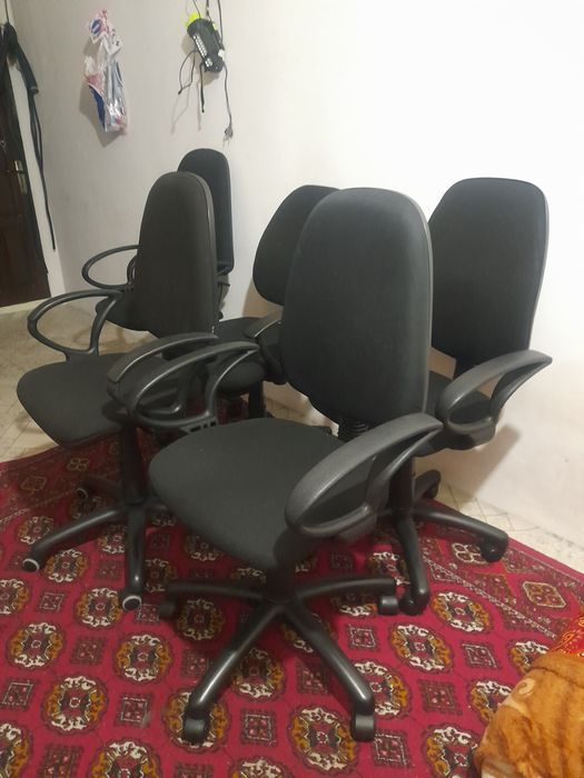 Продаются офисное кресло в рабочем состоянии.