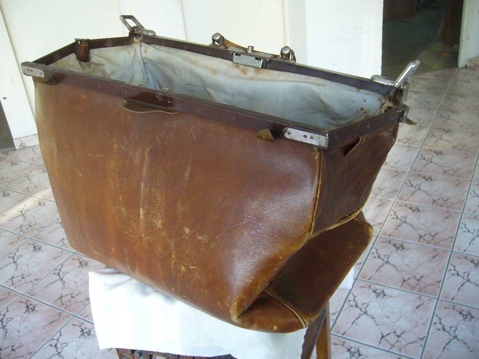 Старинни Лекарски Чанти