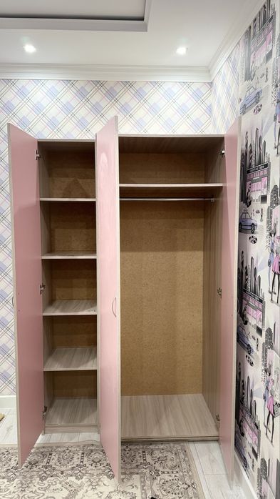 Продам шифоньер, пенал и стол. Цена от 5 тыс