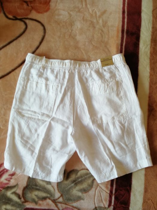 Pantaloni scurti din in.
