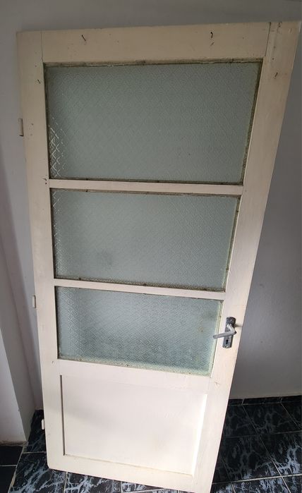 Vând 1 ușă de lemn