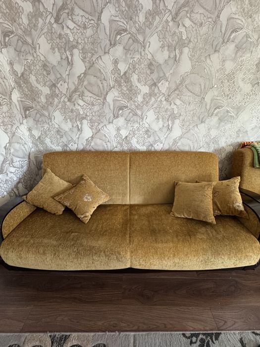 Продам диван и два кресла