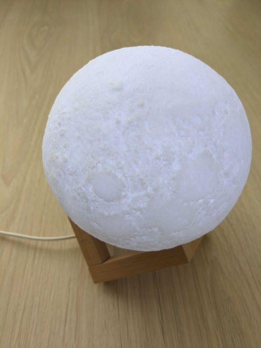Lampă de veghe lună 3D – lumină ambientală cu LED