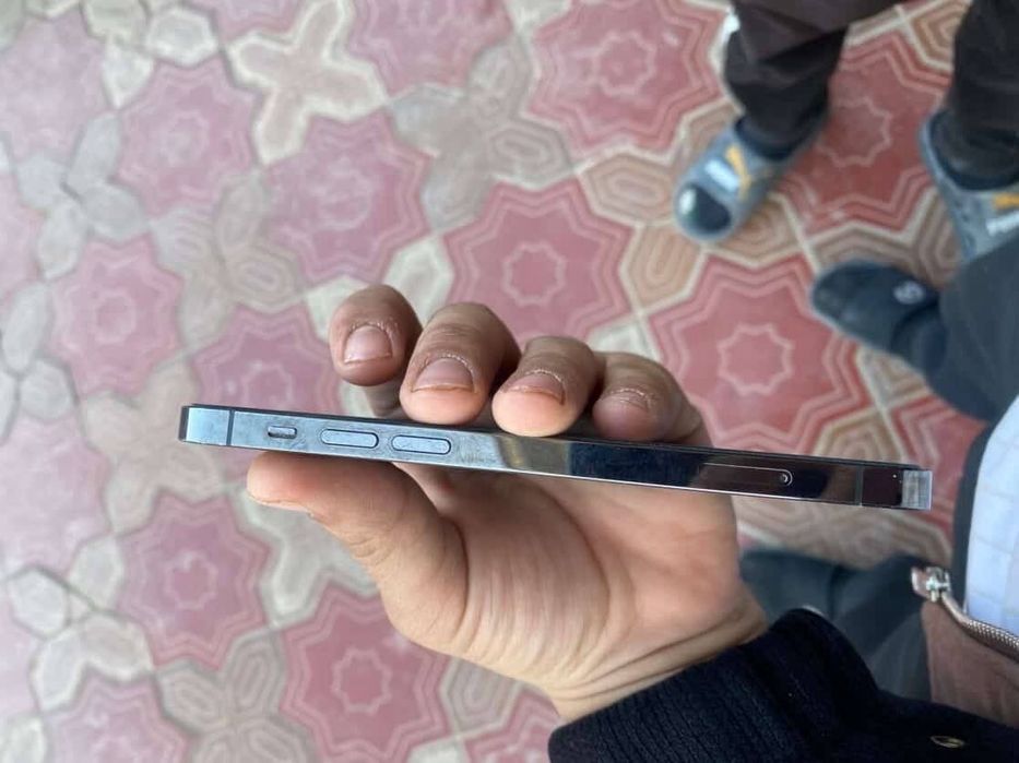 Iphone 12 ideal holatda