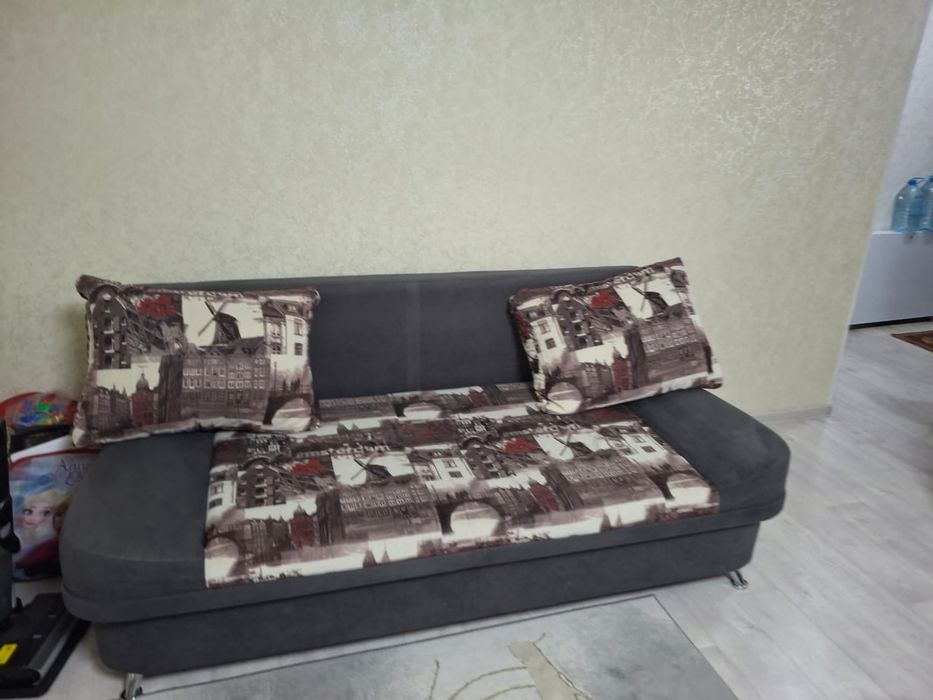 Продается диван в хорошем состоянии