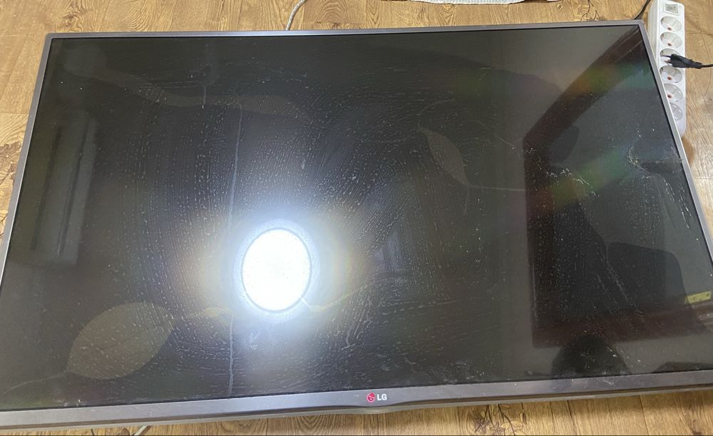 Продам телевизор LG.