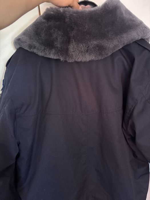 Vând scurta de reprezentare (din tercot cu mesada si guler de blana)