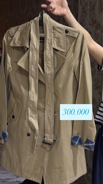 Плащ размер "М".новий