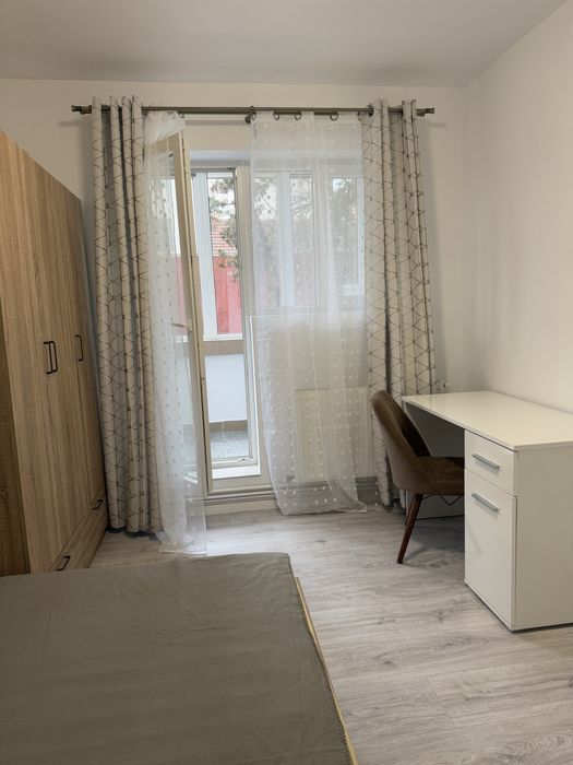 Închiriez apartament