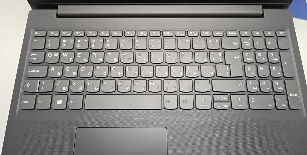 Lenovo V15-IWL  i7 8565U/16GB/256SSD/500GB HDD/MX110-2GB/FHD