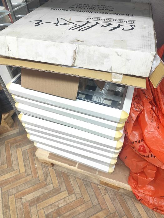 луминисцентни лампи за таван