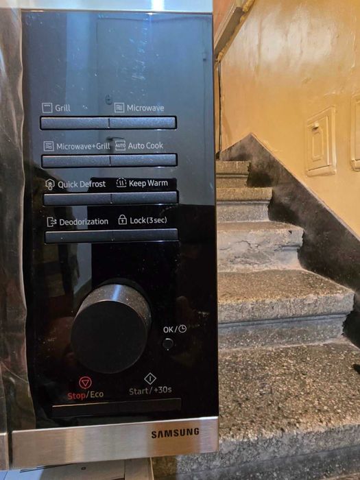 Продавам микровълнова печка