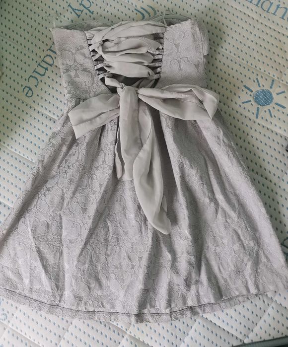 Светло сива рокля